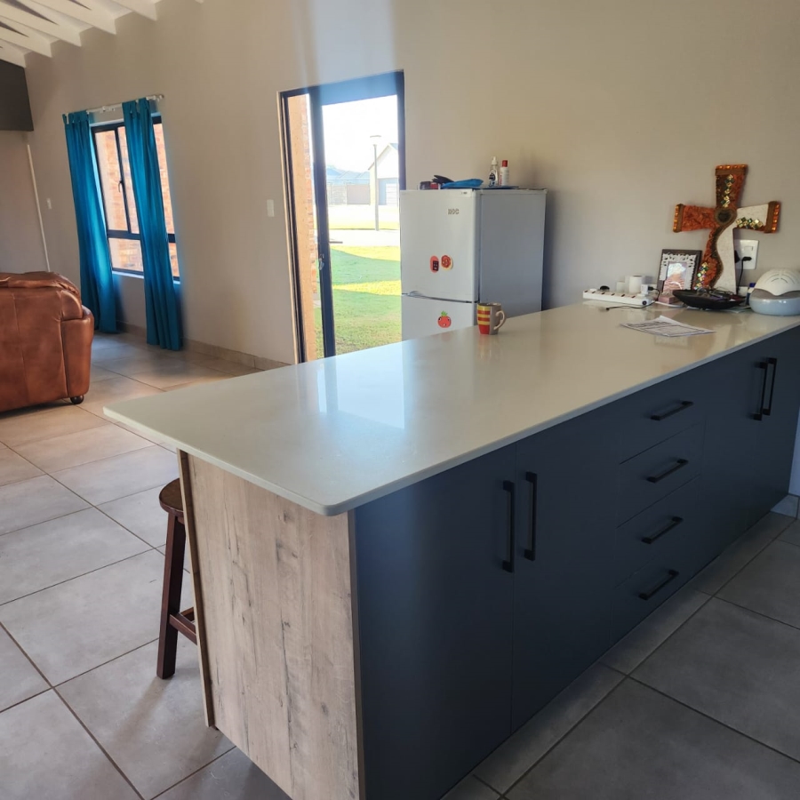 To Let 3 Bedroom Property for Rent in Van Der Hoff Park North West